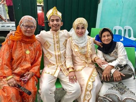 The Batawi Or Badjuh Masigpit Native Attire Of The Ta