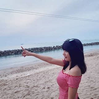 Hot Sexy Sarah Olivia Bikini Pics