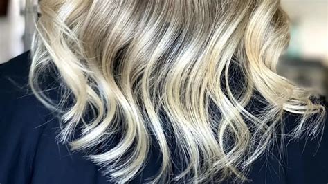 Ciocolatiu cu șuvițe blonde pentru păr scurt Oferă un aspect proaspăt și modern tunsorii tale