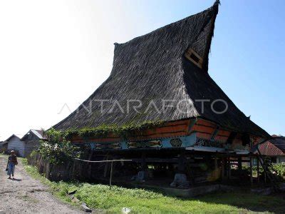 RUMAH ADAT KARO | ANTARA Foto