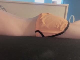 逼真的地板自慰日常生活中的一个场景小鱼鸡巴男因摩擦感而快速射精 Pornhub Gay