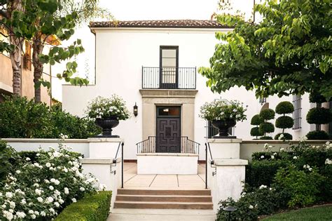 17 Breathtaking Mediterranean Home Exteriors