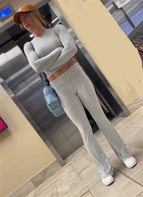 Model Blonde Trophy Wife Spandex Leggings Yoga Pants Forum