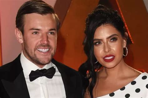Nathan And Cara Love Island - Smithcoreview