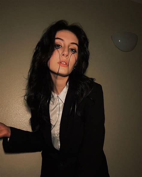 Nơ nước mắt hot trend 2023 được chị em say mê