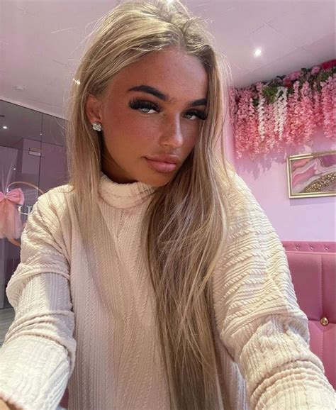 Pin By Connienewbold On Anything Tan Blonde Chav Makeup Look British Chav Makeup Look
