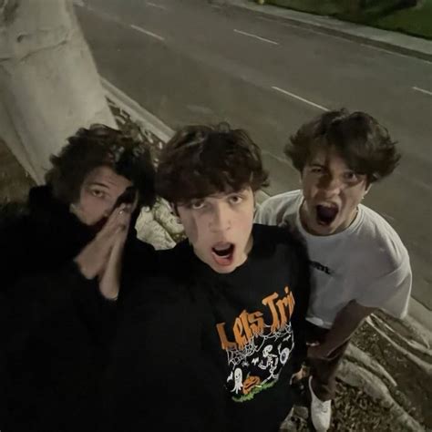 📼 Triplets People Triplet Babies