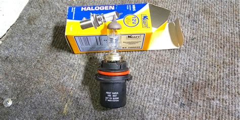 А лампочка в фаре не популярная HB5-9007 — Ford Focus Sedan II, 2,3 л ...