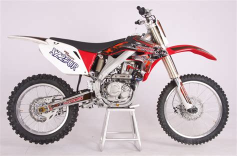 XMotos neues Model 250ccm Wie Honda CRF : Biete Motorrad