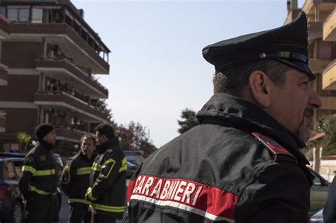 Latina Carabiniere Spara Alla Moglie Gravissima Poi Uccide Le Due Figlie E Si Toglie La Vita