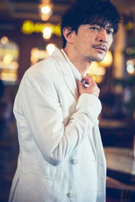 声優デビュー30周年の津田健次郎、大人の色気にドキドキ！記念フォトブックで“成熟”を体現 - エキサイトニュース