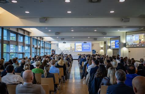 Absolvent innenfeier der WiWi Fakultät BOWI