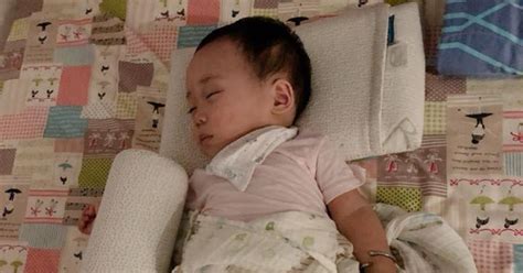 Sau hơn 1 năm theo mẹ đi khắp nơi trên xe đẩy con trai hot girl Bella đã tách mẹ đang được