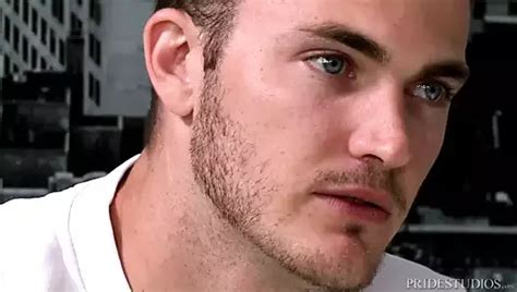 Uniformierter Hengst Von Einer Gruppe Von Kerlen Anal In Der Toilette Gefickt Xhamster