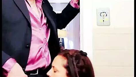 Der Satin K Nig Von Seidigem Satin Milf Schwanzlutscher Verw Hnt Xhamster