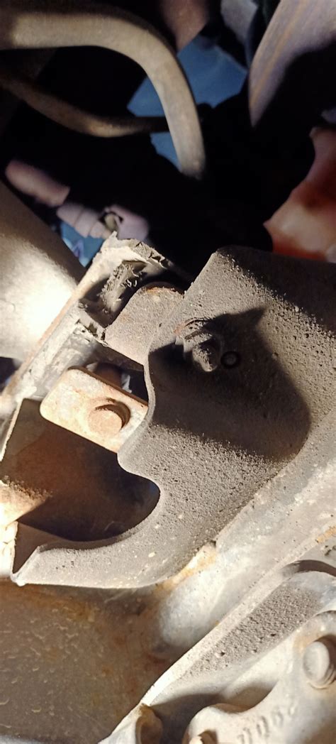 Замена опор двигателя на Кайрон — SsangYong Kyron, 2 л, 2013 года ...