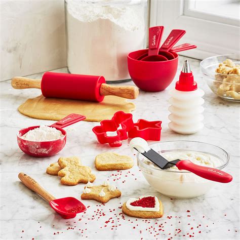 Kids 17 Piece Baking And Decorating Set Sur La Table