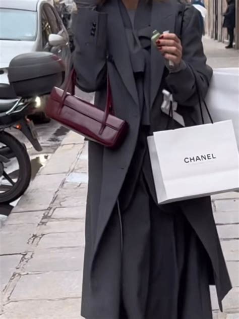 The Must-Have East West Bag Trend: Discover the Best Collection!