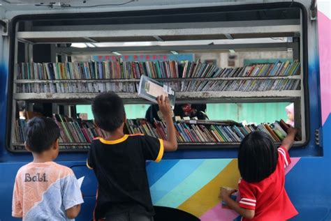 Taman Bacaan Masyarakat TBM Tingkatkan Literasi Masyarakat Surabaya