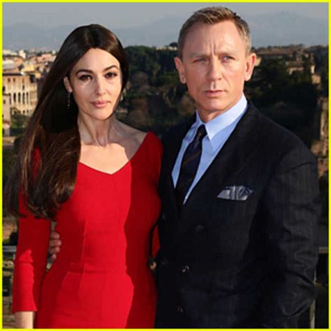 Monica Bellucci e Daniel Craig in coppia, scatta la scintilla sul set di "Spectre"