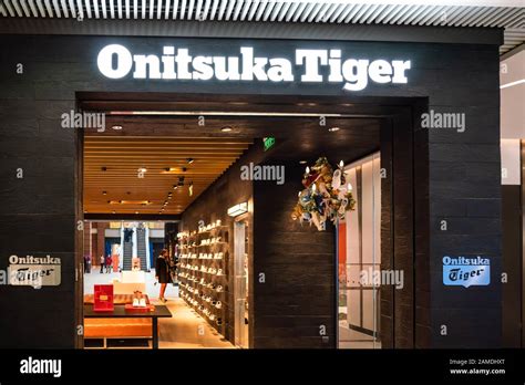 Onitsuka tiger hi-res stock photography and images - Alamy
