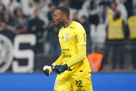 Goleiro reserva do Corinthians define permanência para 2024