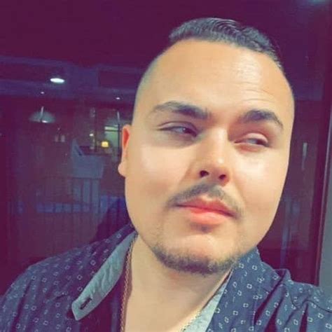 She Has Im Hot As One Of Her Stupid Story Highlights And Obviously Tries Every Attempt To Be