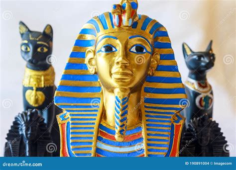 Tutankhamun`s death mask editorial stock image. Image of glazed - 190891004