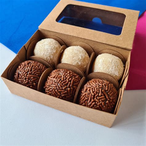 Caixas Para Colocar Doces - Kit 10+ Caixas KRAFT 6 doces com visor 11x7,5x3 cm. Embalagem para ...