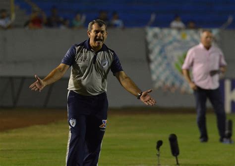 Claudio Tencati lamenta vergonha por apagão mas dá 8 5 ao Londrina