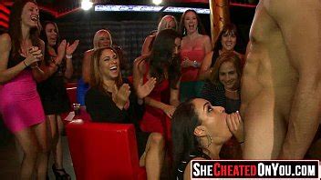 Masiva CFNM club orgía mujeres chupando pollas XVIDEOS