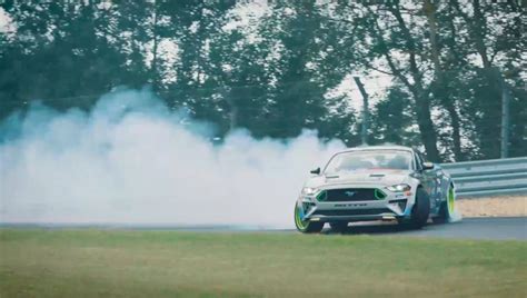 Video Ford Mustang Drifts The Entire Nurburgring Paultan Org