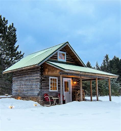 Pin By Were Two Pinners On Cabin Life Tiny House Swoon Tiny Log Cabin Small Log Cabin