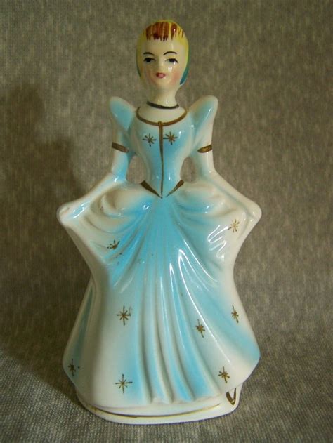 Vintage 1960 Walt Disney Cinderella Ceramic 5 Figurine Timex Watch