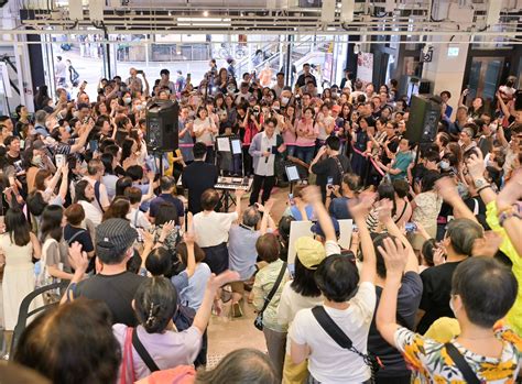 羅啟豪busking逼爆中環街市 鍾情小店助香港經濟