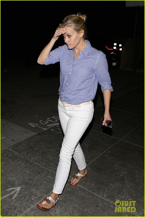 Reese Witherspoon Premieres Hot Pursuit During Busy Week Photo 3359669 Julie Bowen Reese