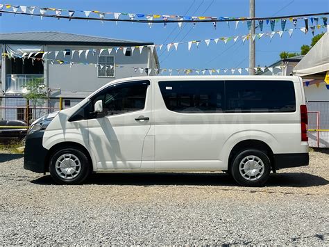 Buy Used 2022 Toyota Hiace Commuter Deluxe 2 8 Carsome Ph