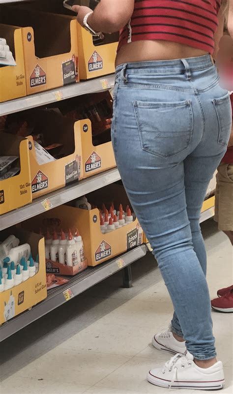 Out In The Wild 40 Latina With A Huge Phatty In Jeans Tight Jeans Forum