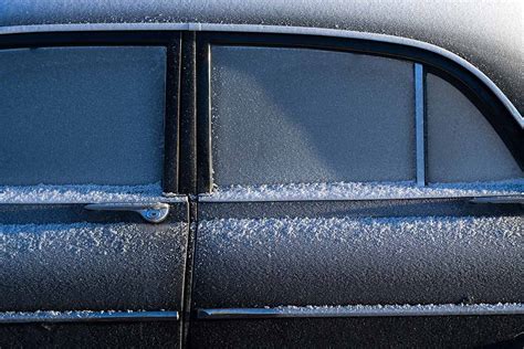 how to defrost windows in car