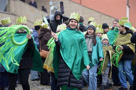 Ulicami Bochni Przeszed Orszak Trzech Kr Li Bochnia Miasto Soli