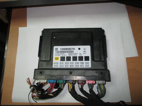 Блок комфорта Шевроле Круз 13585674 BCM модуль контроля кузова желтая ...