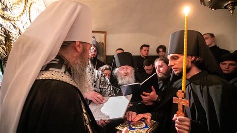 Монашеский постриг в Киево-Печерской Лавре - YouTube