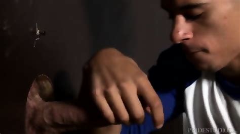 Glory Hole Una Verga Enorme Para Mamar Gay Sucking