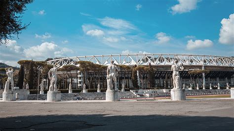 Scontri Allo Stadio Olimpico Tra Tifosi Della Roma E Della Lazio