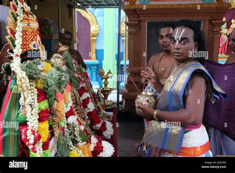 Sri Vadapathira Kaliamman Hindu Temple Hindu Brahmin Priests Puja