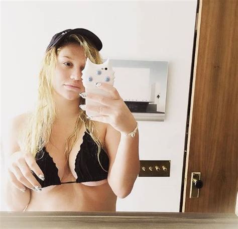 Kesha Irriconoscibile Con Un Bikini Esplosivo Il Giornale