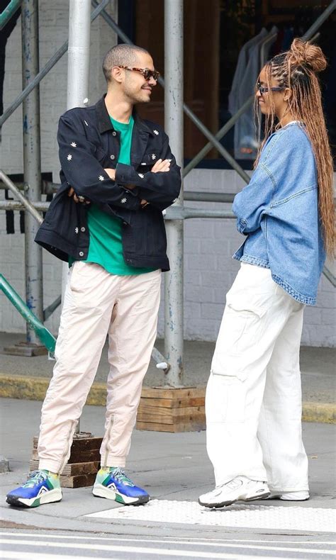 Sasha And Malia Obama Receive Three Word Dating Advice From Mom