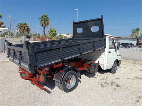 Iveco Turbo Daily Ribaltabile Trilaterale Farieri Auto