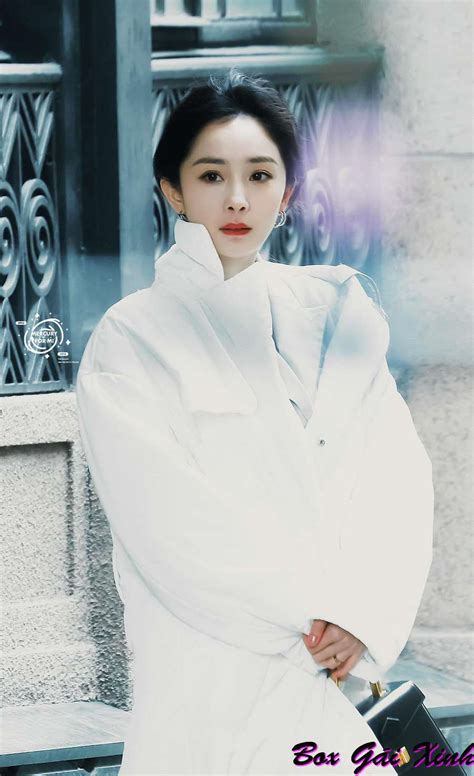 50 hình ảnh Dương Mịch xinh đẹp sexy bikini mới nhất 2022 boxgaixinh