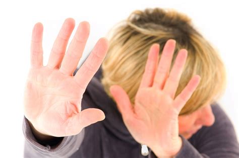 Dubbelt S Vanligt Att Kvinnor Uts Tts F R Hot Och V Ld P Jobbet V Rdfokus